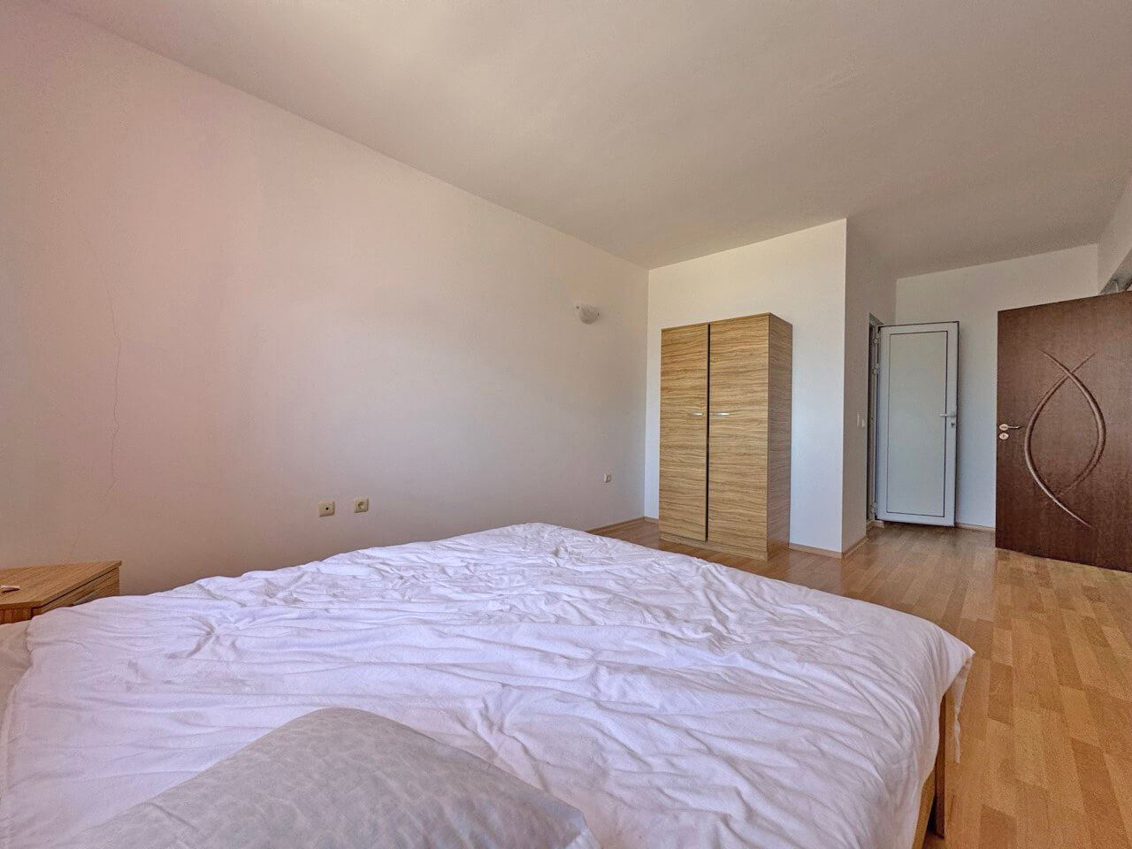 Sunny and spacious one-bedroom apartment with sea view in Sunny Beach