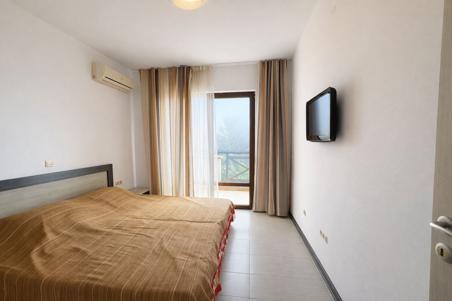 Two-bedroom apartment with sea panorama and private beach in a prestigious complex in Chernomorets