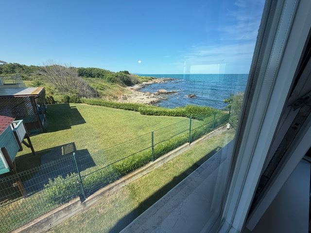 Spacious Apartment with 2 Bedrooms on the First Sea Line with Frontal Panoramic Sea View