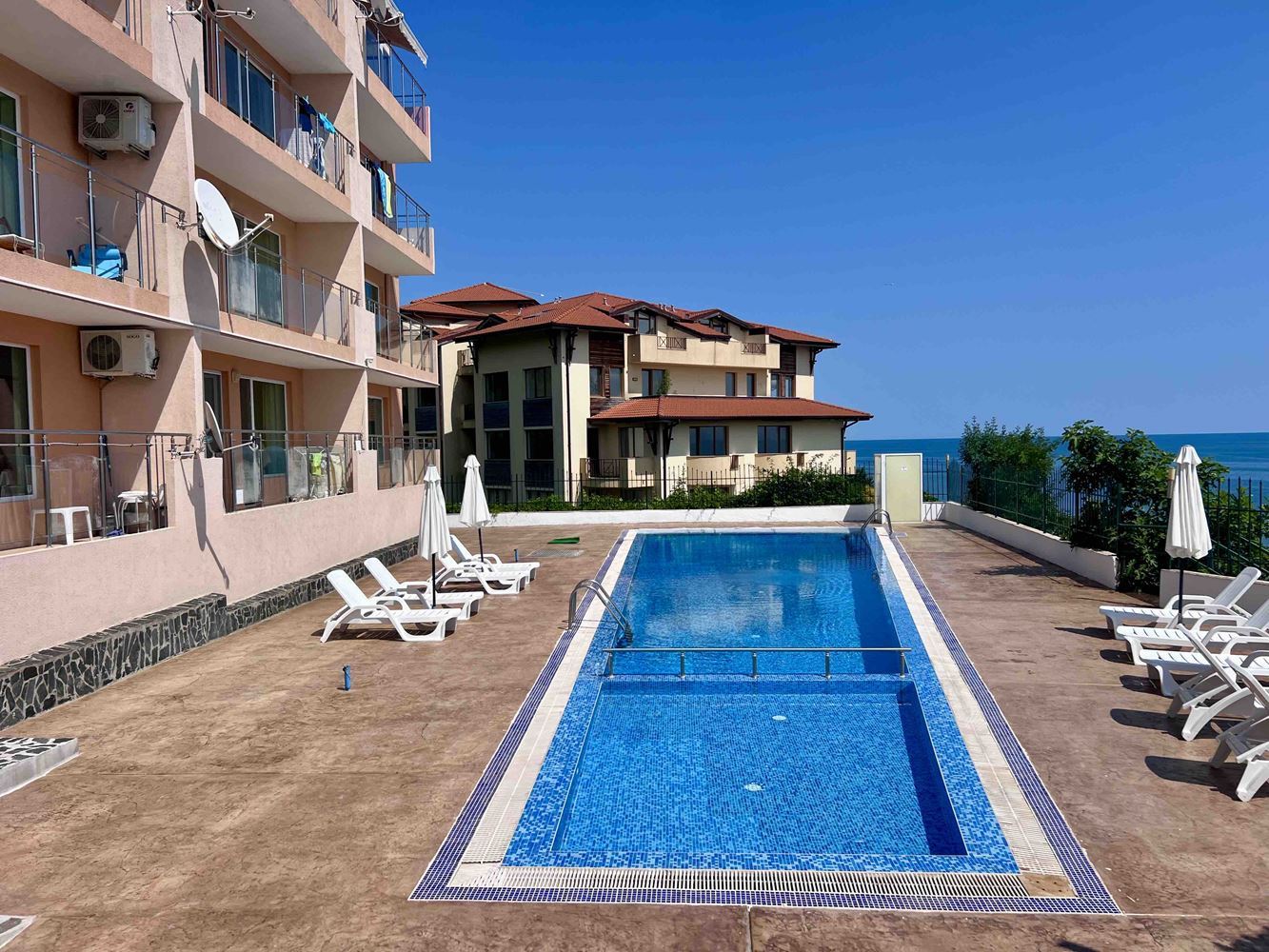 One-Bedroom Apartment with Direct Sea View in Sveti Vlas – Comfort, Tranquility and Resort Lifestyle