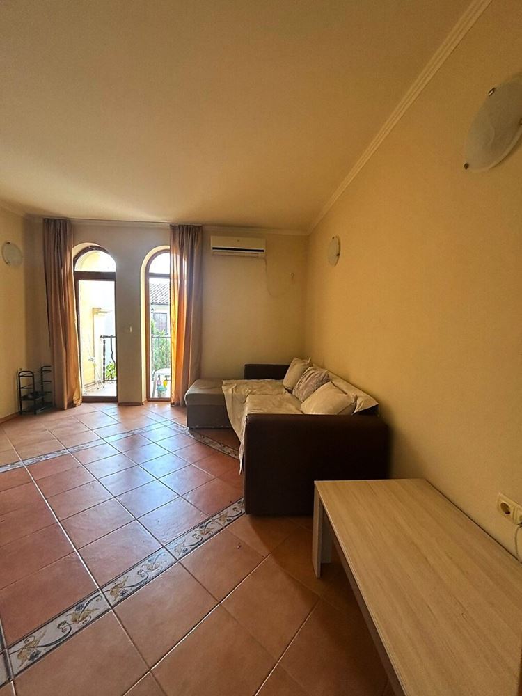 Bright One-Bedroom Apartment with a Large Terrace and Greenery Views in Elenite