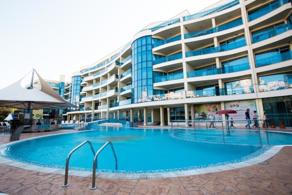 Spacious One-Bedroom Apartment with Pool View in an Excellent Maintained Complex in Pomorie
