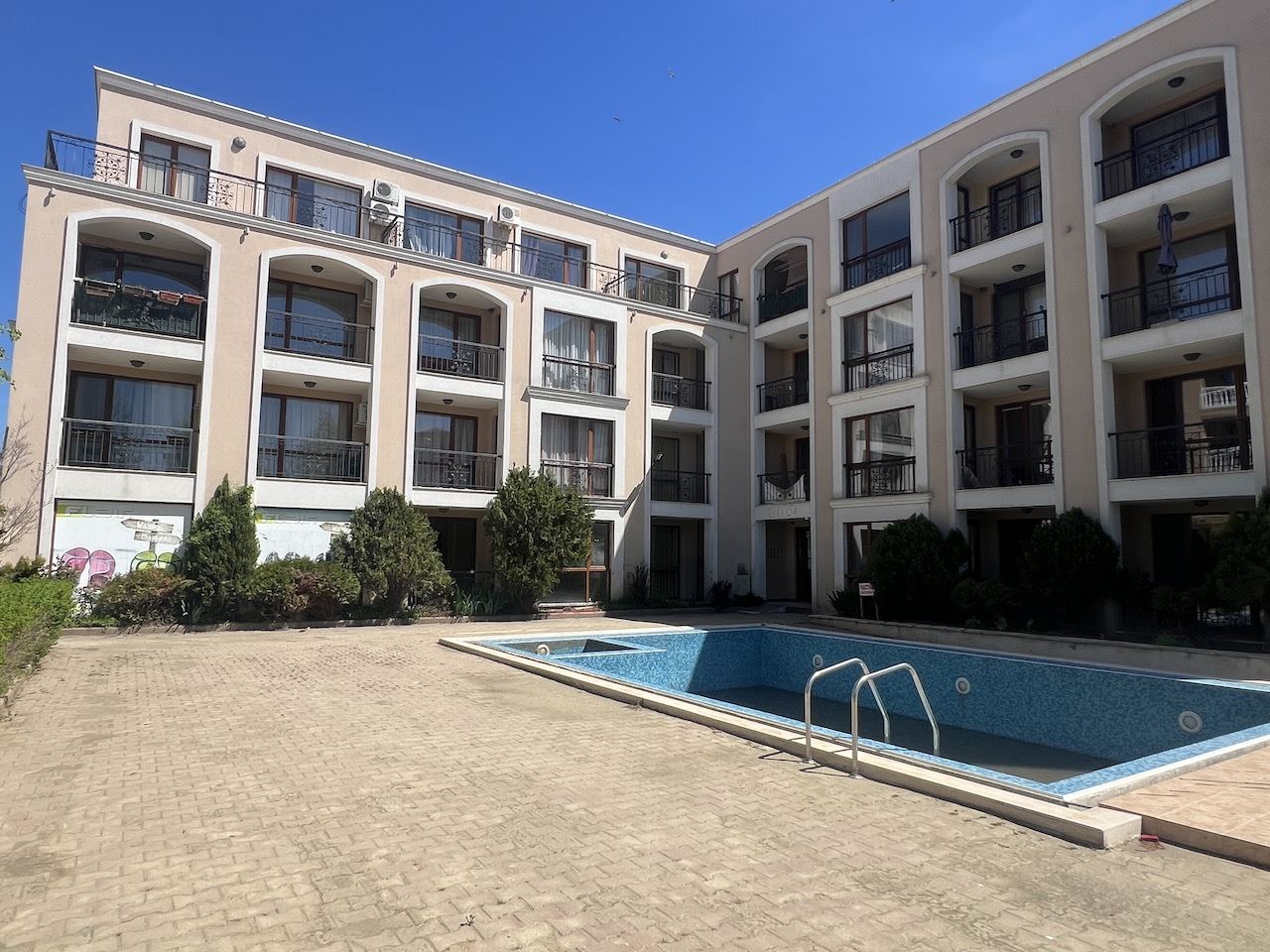 Cozy studio in the heart of Elenite – just minutes from the beach, in a gated complex with a pool and excellent amenities