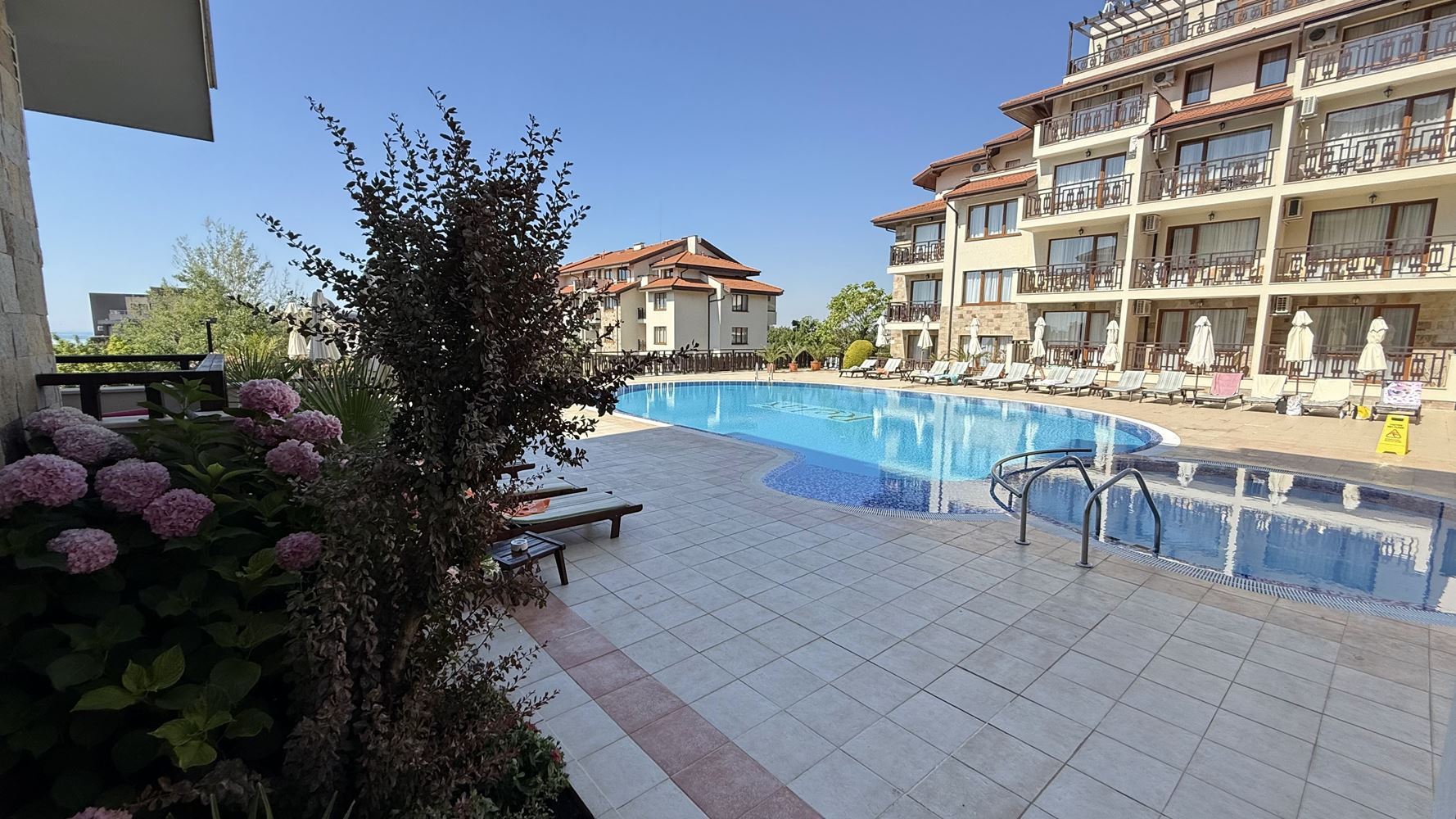 Spacious Two-Bedroom Apartment with Sea View and Low Maintenance Fee in Sveti Vlas