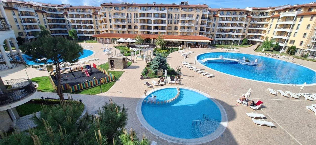Modern one-bedroom apartment in a prestigious complex in the heart of Sunny Beach