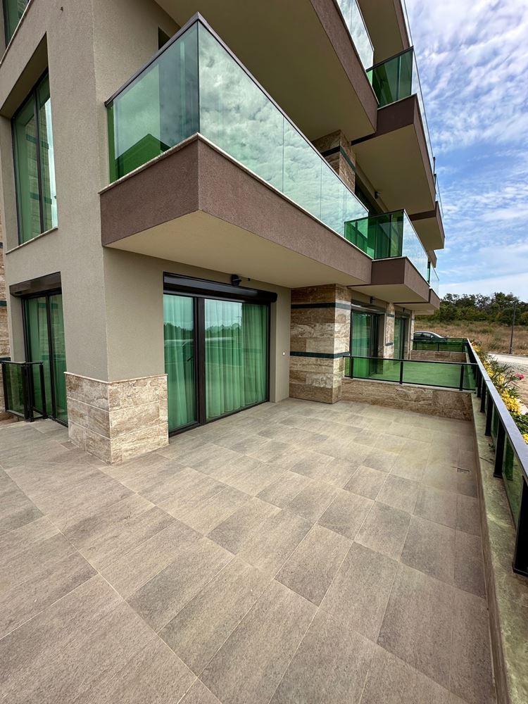 Two-Room Apartment with Sea Views and Designer Renovation in a Green Complex in Sunny Beach