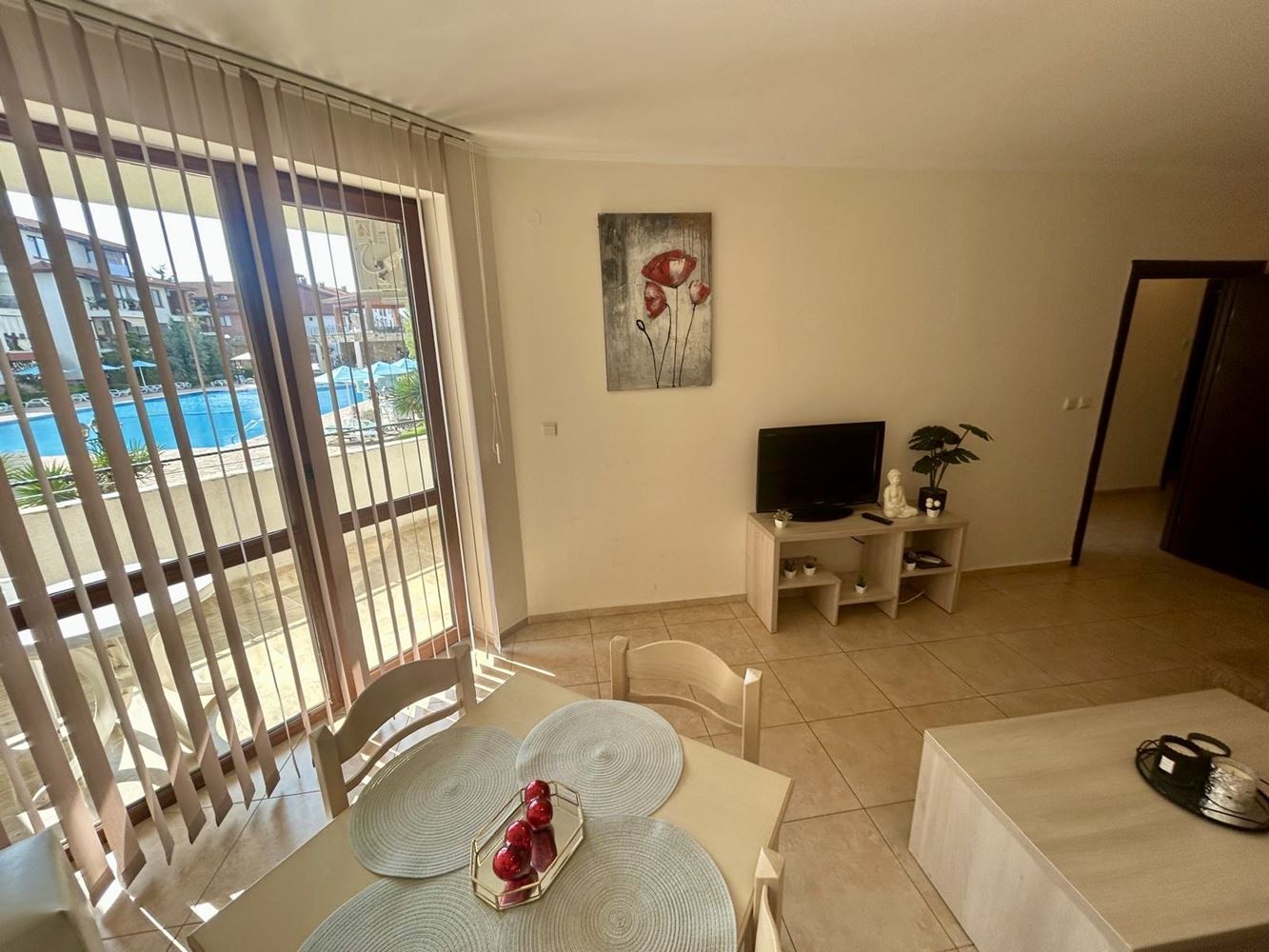 Spacious three-room apartment with pool view and excellent amenities in Nessebar
