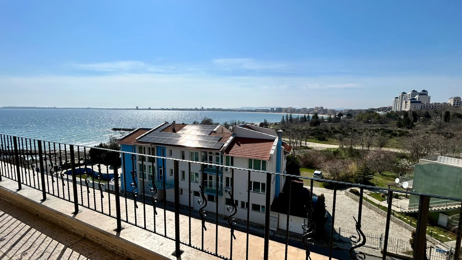 Sveti Vlas – three-bedroom apartment with direct panoramic sea view in a first-line complex