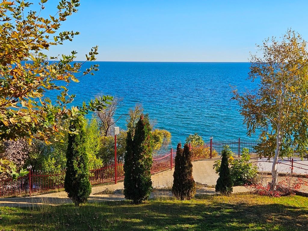 First line in Sveti Vlas – spacious apartment with two bedrooms and excellent infrastructure