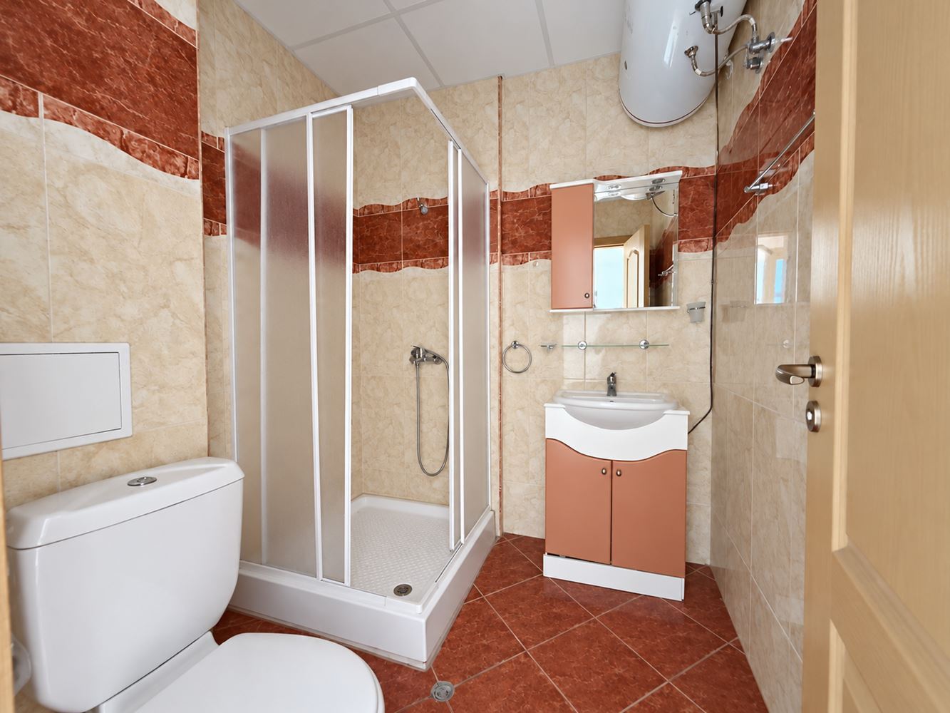 Elenite: spacious two-bedroom apartment on the first line with sea view