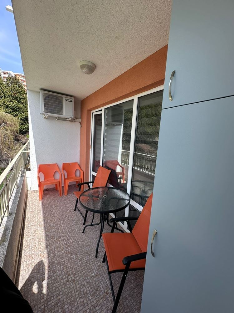 One-bedroom apartment with partial sea view in St. Vlas – furnished, renovated, in a luxury gated complex