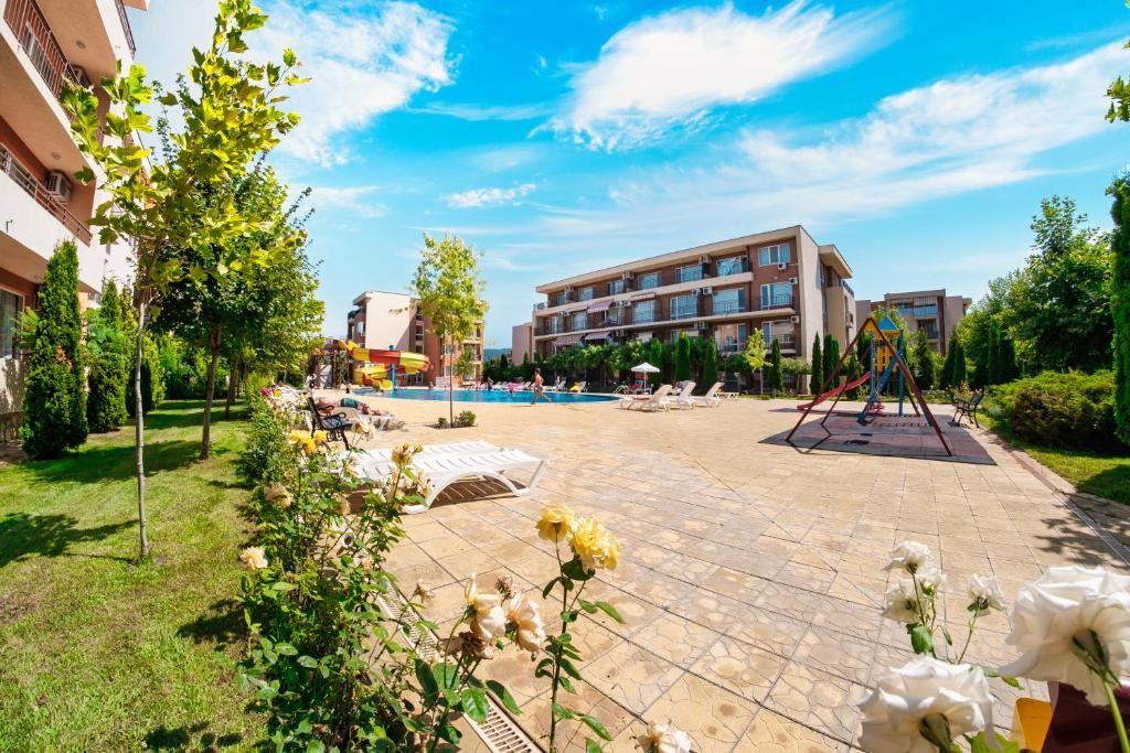 Practical and cozy studio in Sunny Beach – comfort and tranquility with a pool view