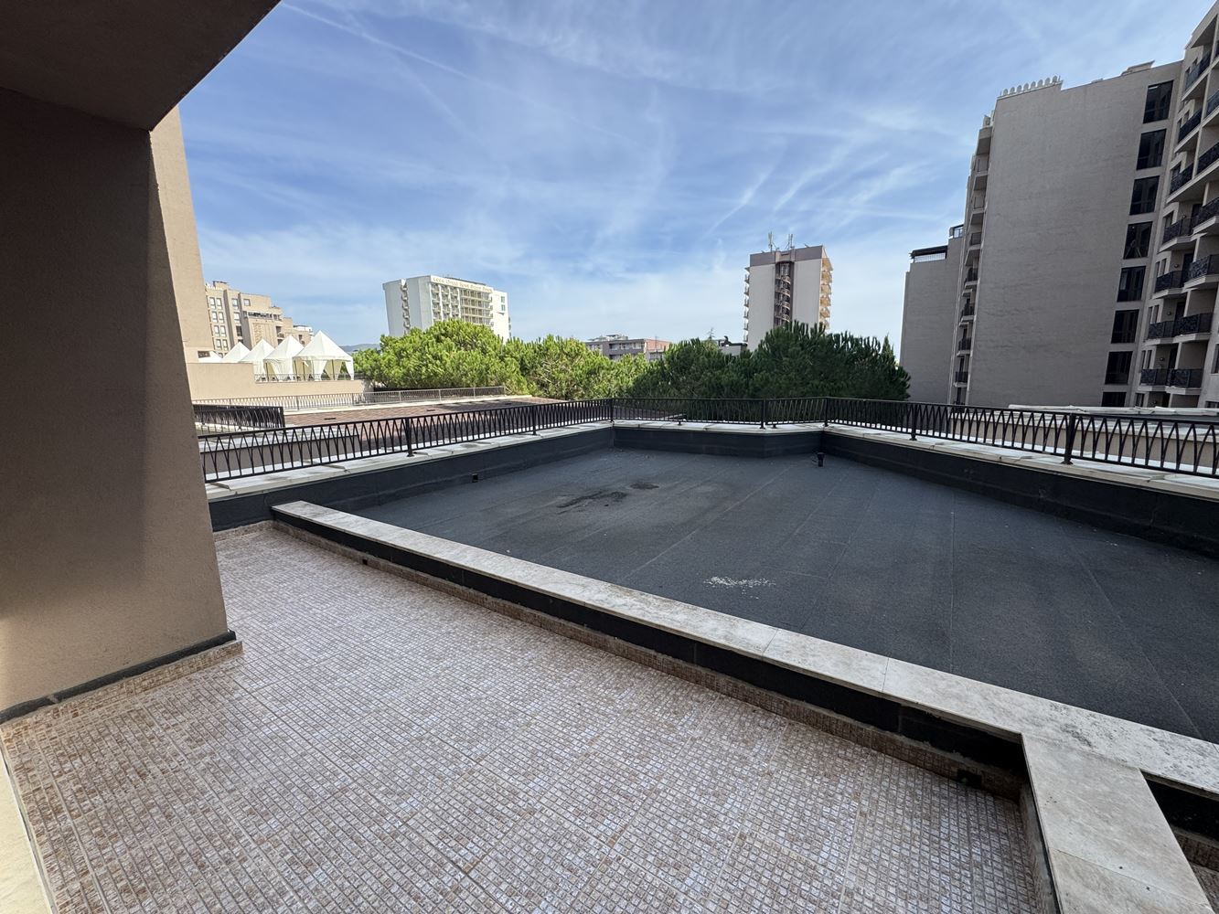 Spacious One-Bedroom Apartment with a Large Terrace, 50 Metres from the Beach in Sunny Beach