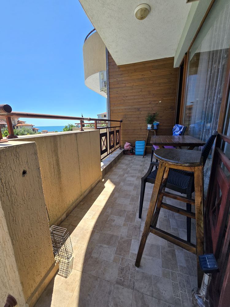 One-bedroom apartment in Sveti Vlas with direct access to the swimming pool – a quiet place for living and relaxation