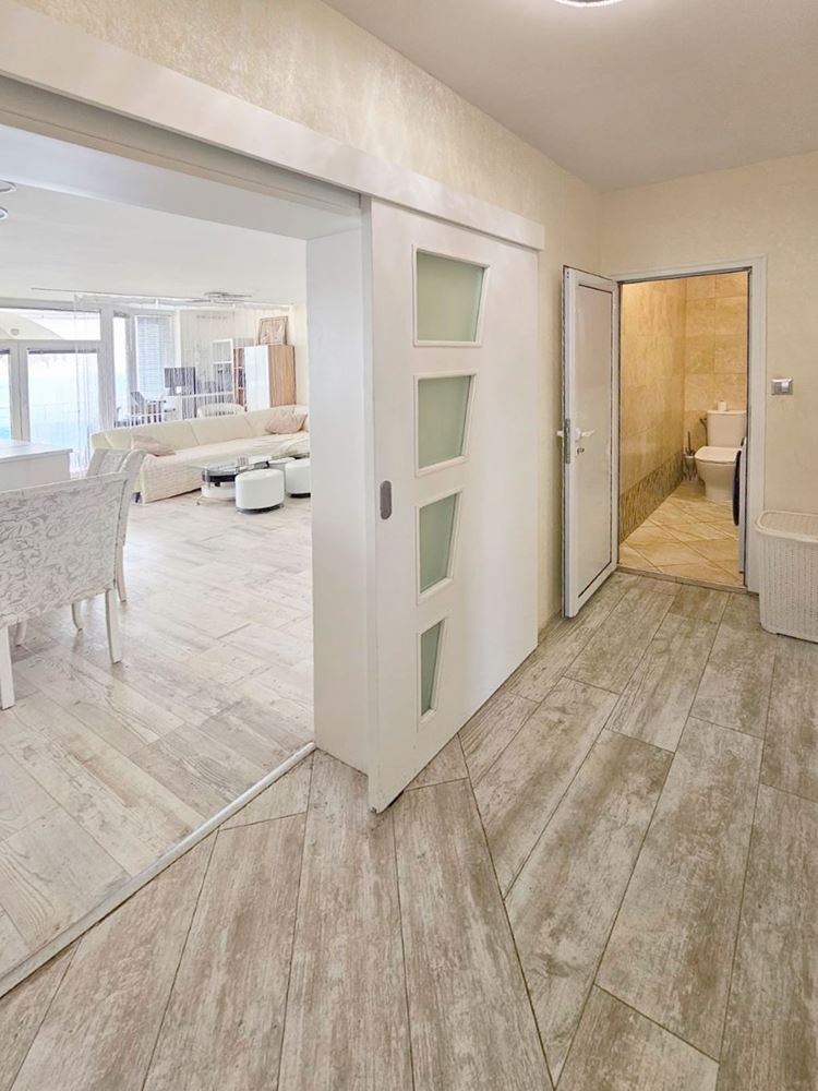 Luxury two-bedroom apartment with sea view on the first line in Ravda – 114 m², two terraces, and full comfort