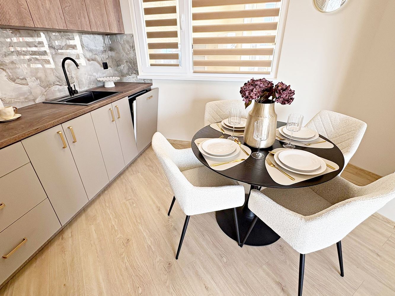 Two independent residential spaces with sea view in the center of Sveti Vlas – designer interior and private parking space