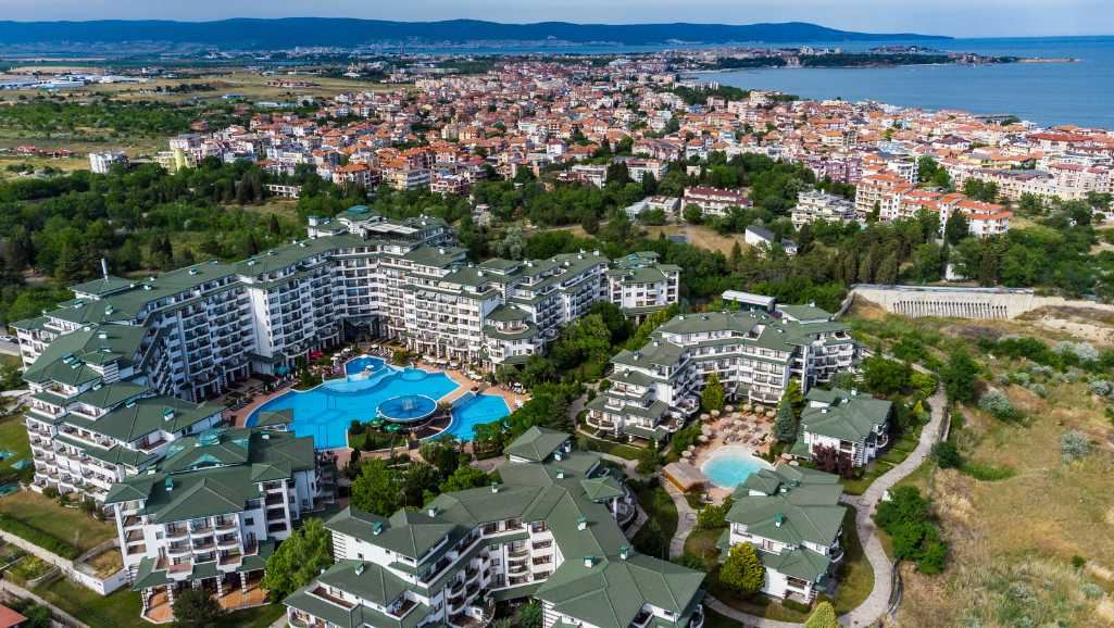 High Standard and Diverse Amenities – Exceptional Two-Room Apartment in a Luxury Seafront Complex in Ravda