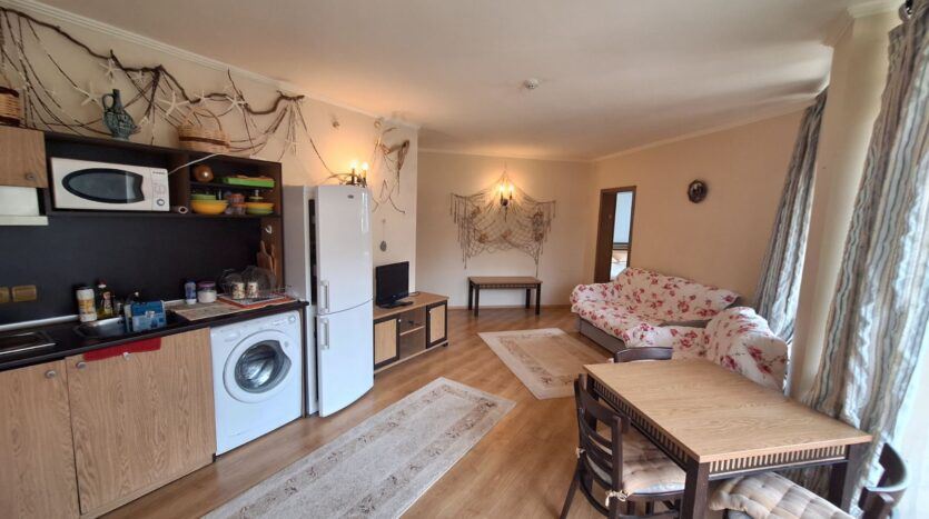 One-bedroom apartment on the first line in Elenite with sea panorama and excellent investment potential