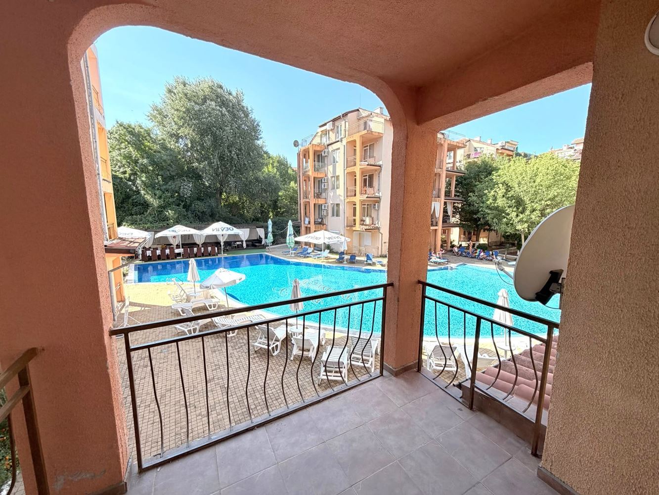 Three-room apartment with southern exposure and pool view in Sunny Beach