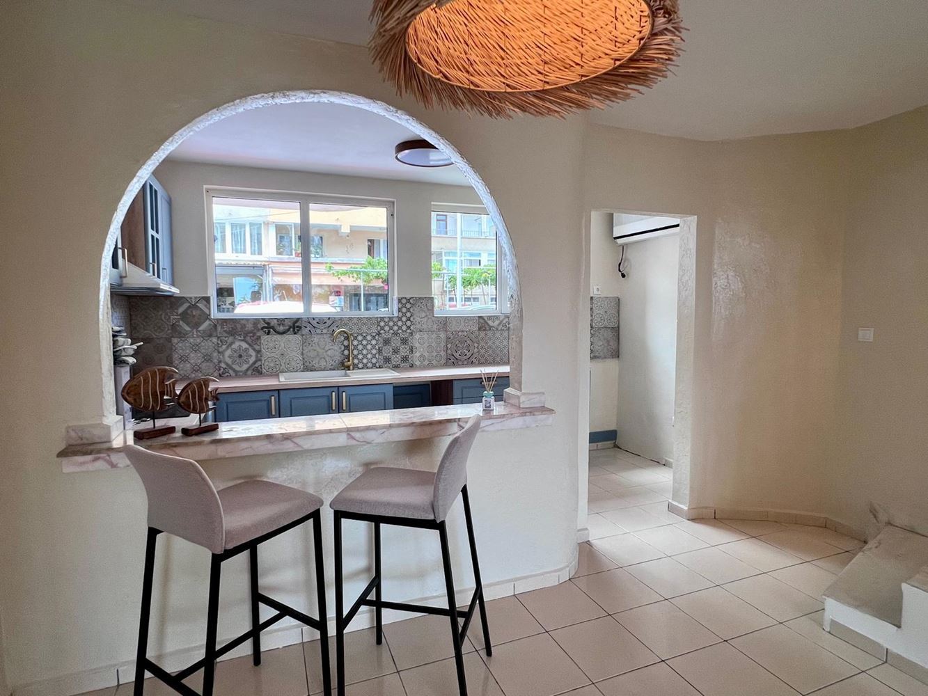 First-line sea property in Ravda – two-bedroom maisonette with sea view and private parking space