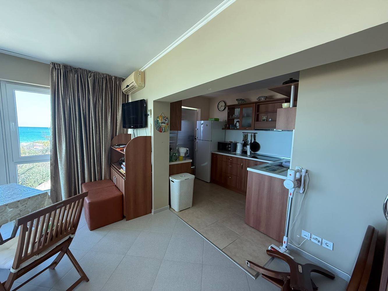 Front Sea View – Spacious One-Bedroom Apartment on the First Line in Pomorie