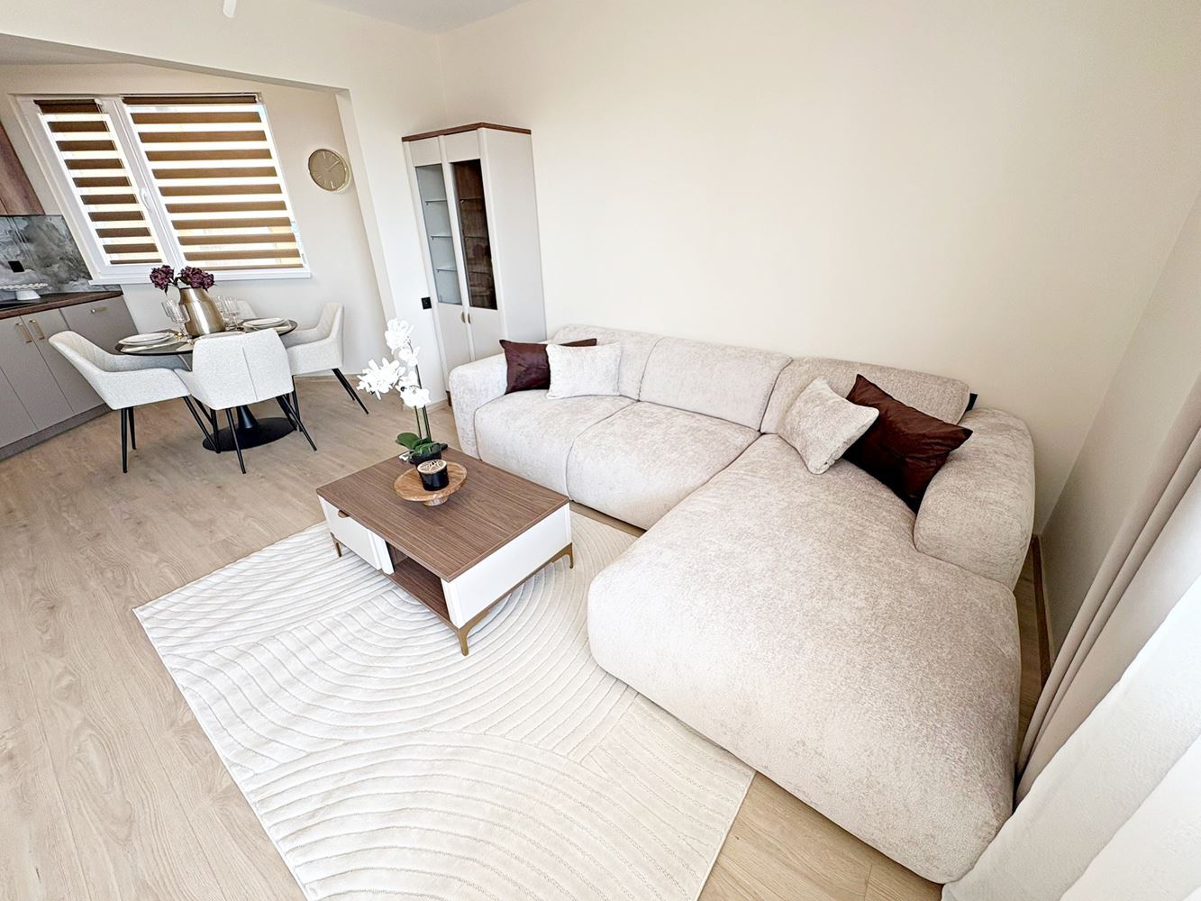 Two independent residential spaces with sea view in the center of Sveti Vlas – designer interior and private parking space