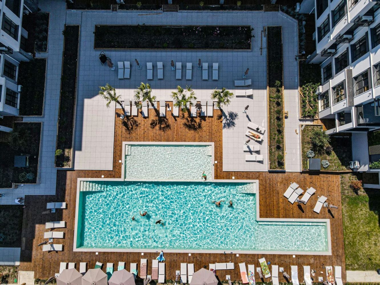 Spacious luxury apartment with three bedrooms and underground parking space in Sunny Beach