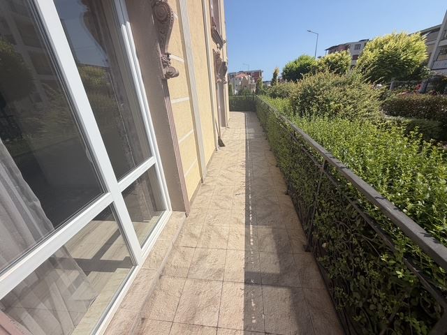 Cozy one-bedroom apartment with a huge terrace in Ravda – your own private space by the sea