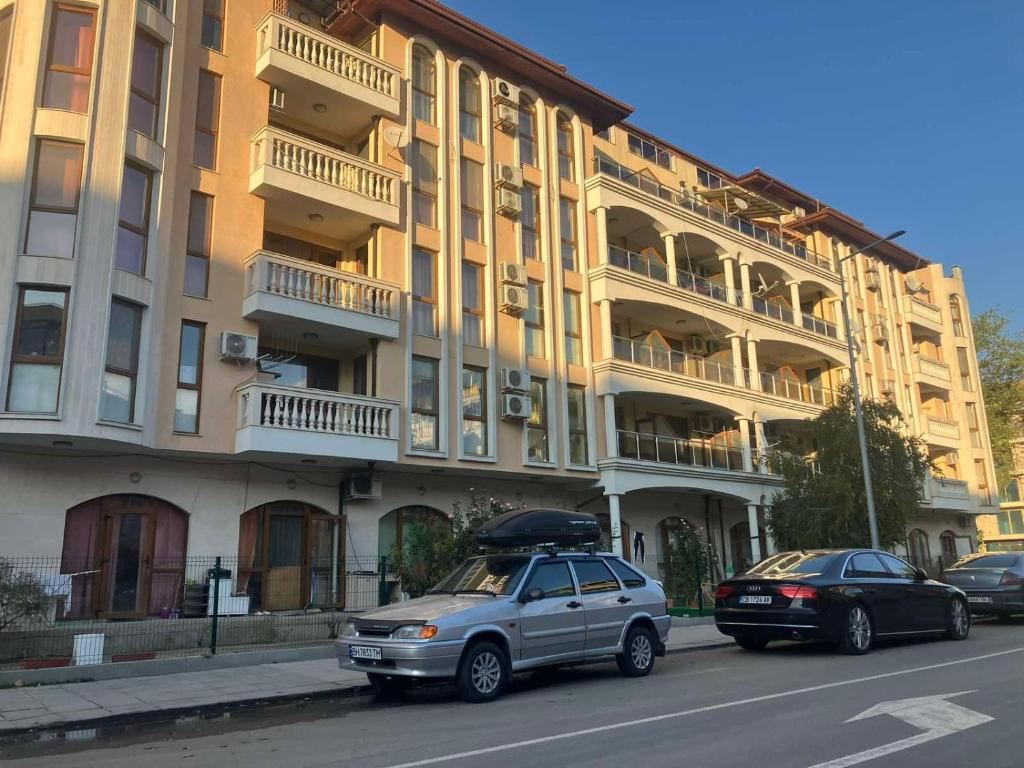 Spacious One-Bedroom Apartment in a Quiet and Green Complex with Swimming Pool in Sunny Beach