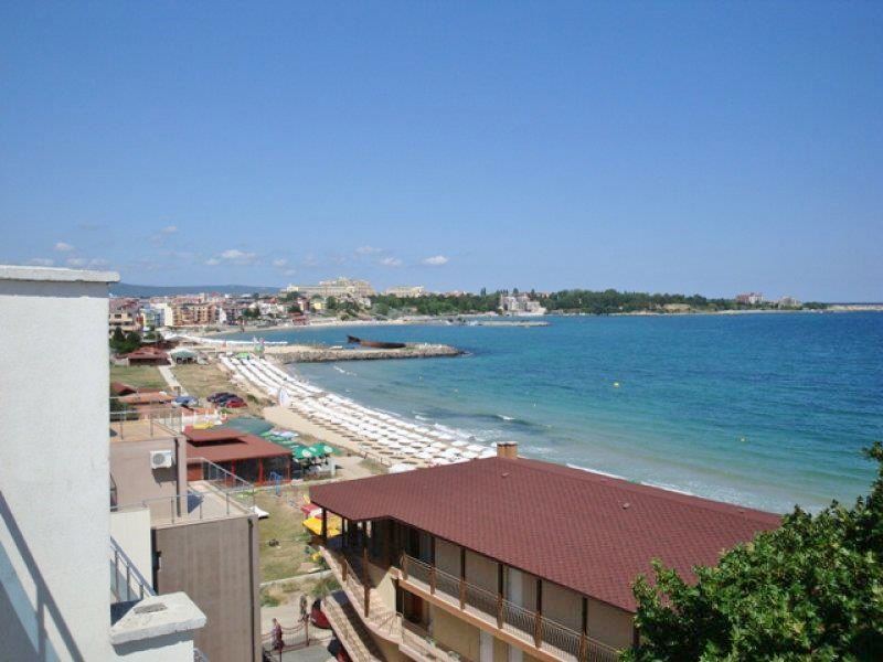 Sunny and spacious studio with sea view in Ravda – 100 m from the beach, in a well-maintained complex with a pool and greenery