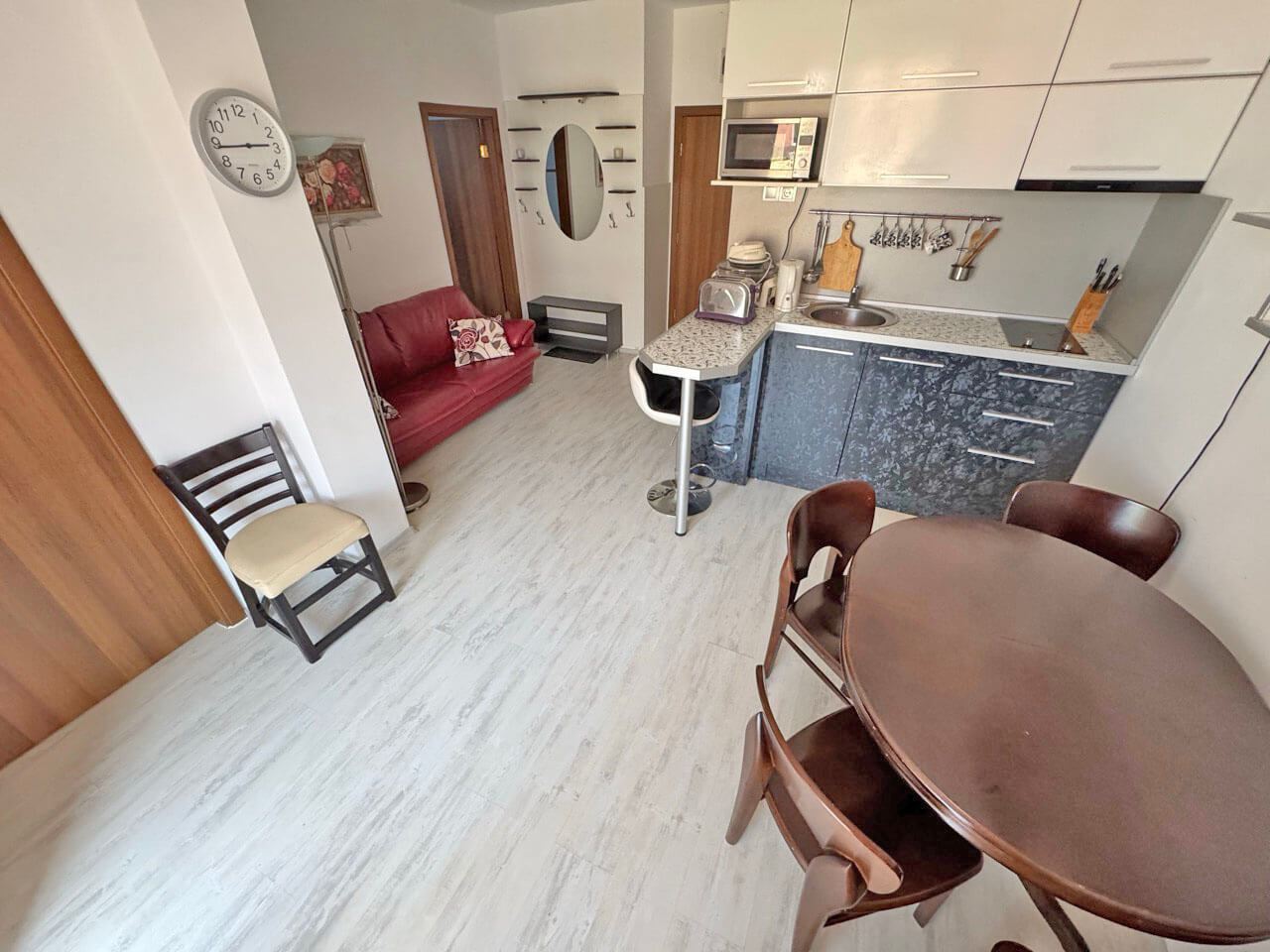 Three-room apartment in a complex with a well-organized environment and cozy atmosphere