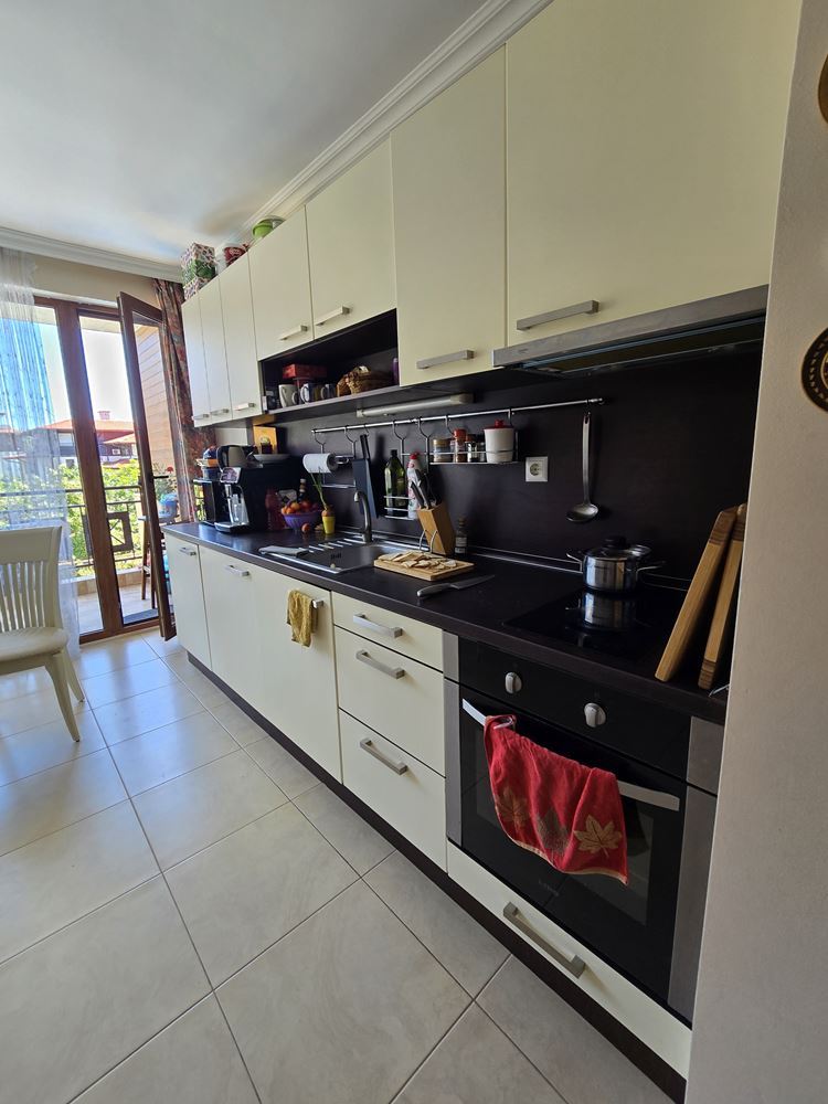 One-bedroom apartment in Sveti Vlas with direct access to the swimming pool – a quiet place for living and relaxation