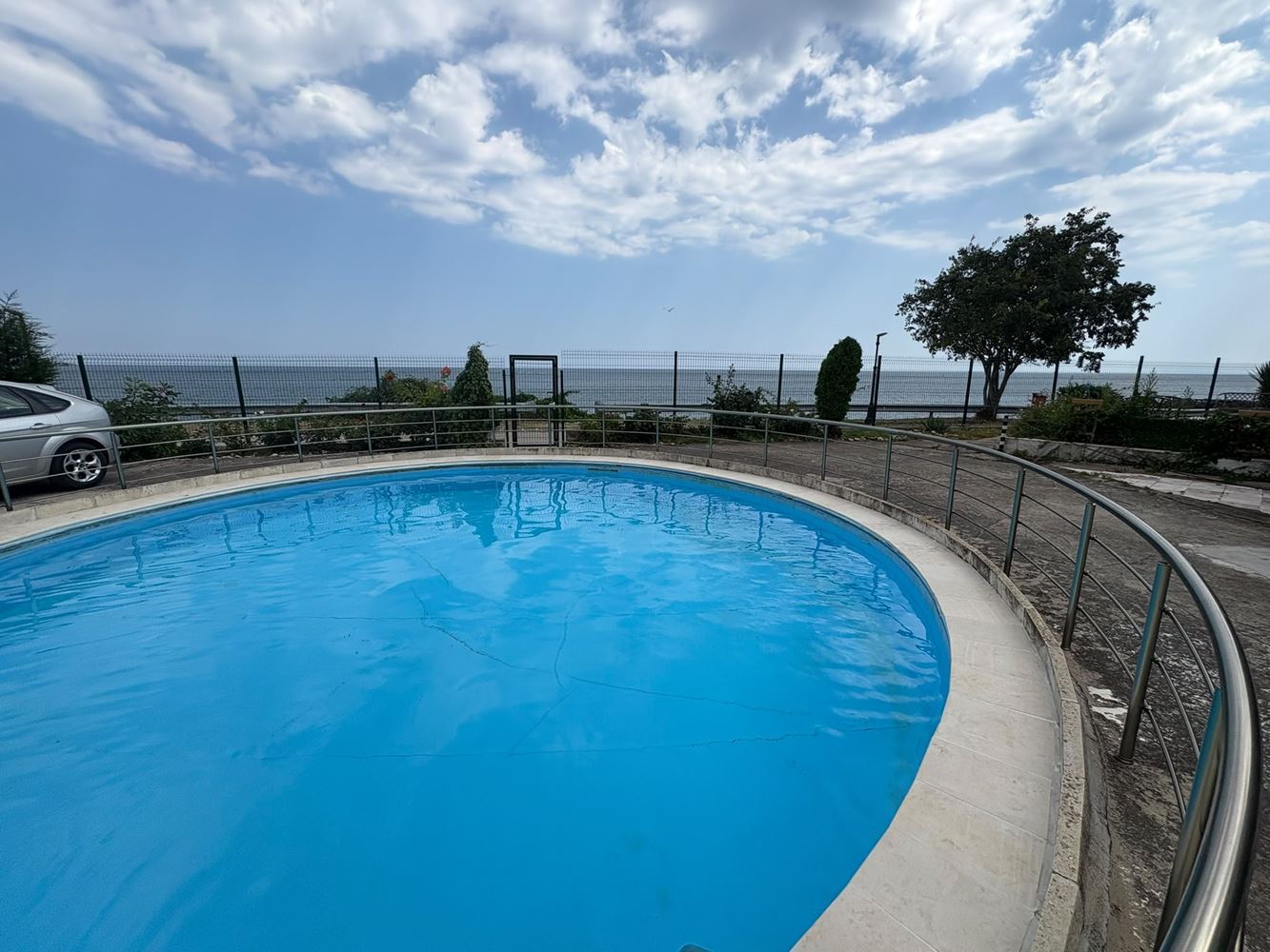 First-line sea property in Ravda – two-bedroom maisonette with sea view and private parking space