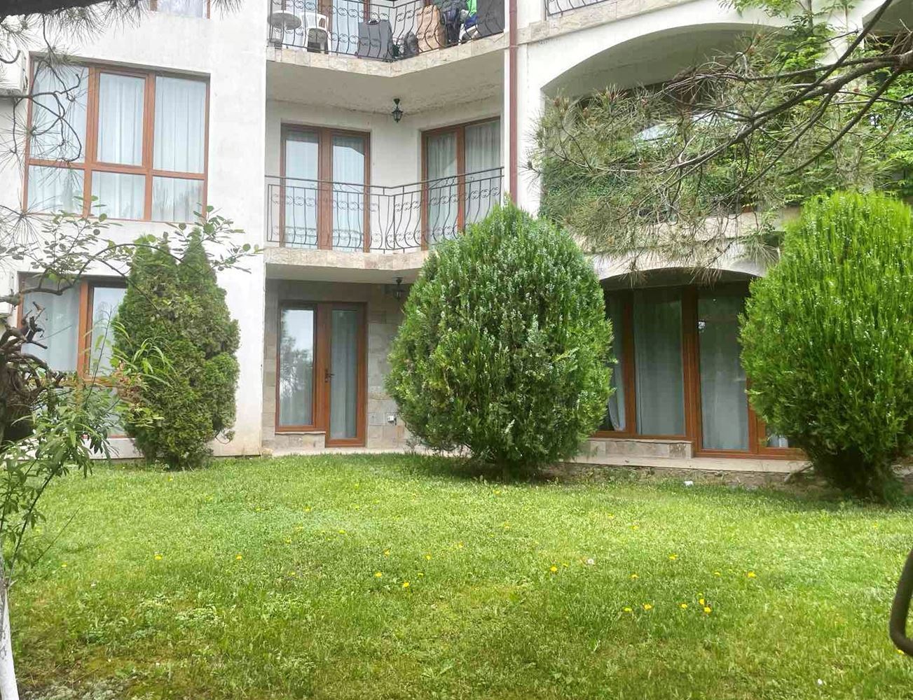 One-bedroom apartment with direct access to the pool in a complex in Sveti Vlas