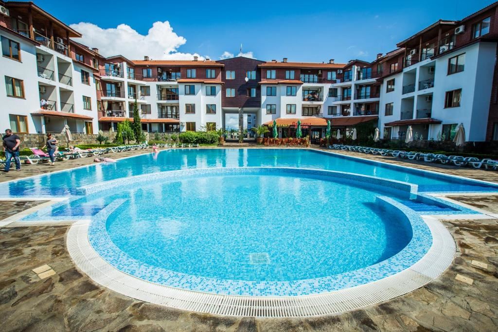 Spacious one-bedroom apartment with a green view in Nessebar – ready to move in