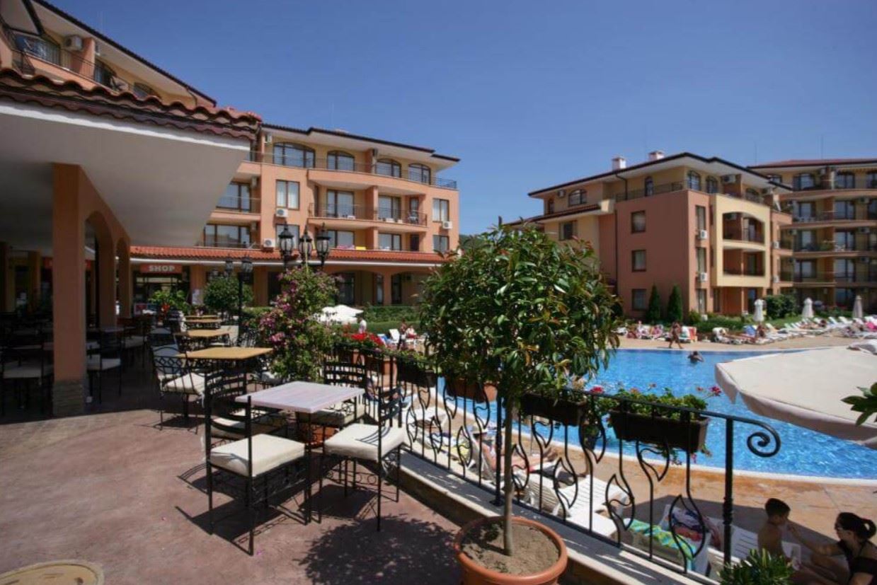 Apartment with three-bedroom in a prestigious gated complex in Saint Vlas – first line comfort and nature