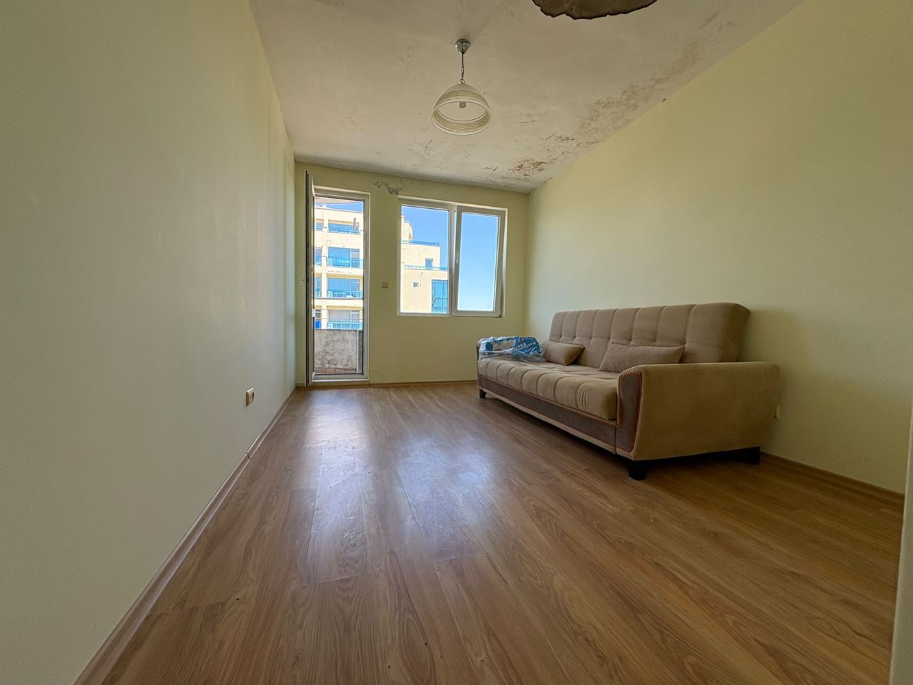 Pomorie 300 m from the Sea – Furnished One-Bedroom Apartment in a Complex with a Swimming Pool