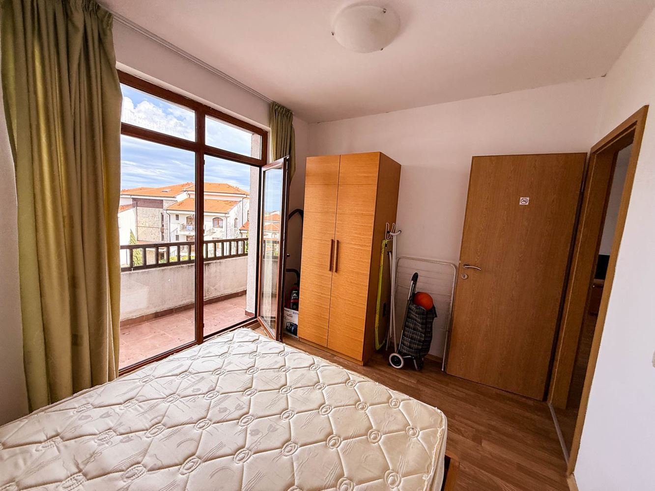 Spacious Two-Bedroom Apartment with Partial Sea Views in Aheloy