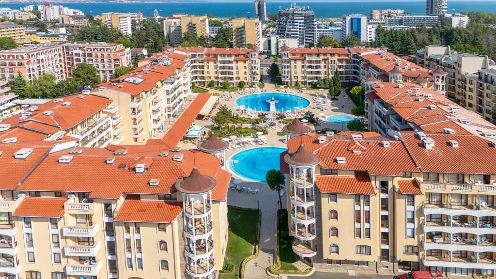 Panoramic One-Bedroom Apartment in a Complex with Swimming Pools, SPA and a Huge Green Garden in Sunny Beach