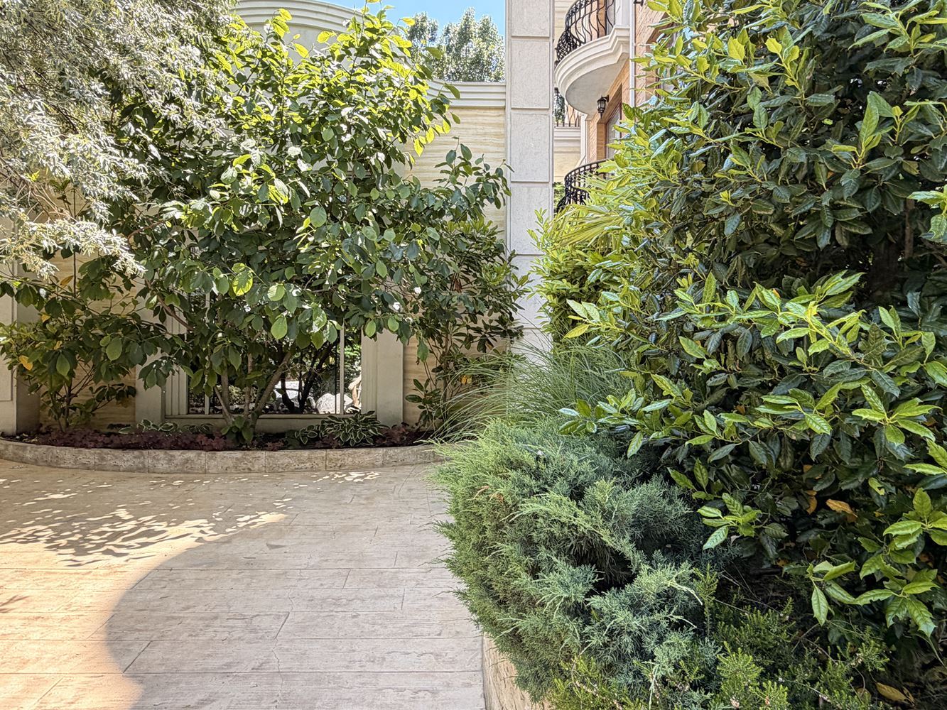 One-Bedroom Apartment with a View of the Park and Swimming Pool in a Prestigious Complex in Sunny Beach