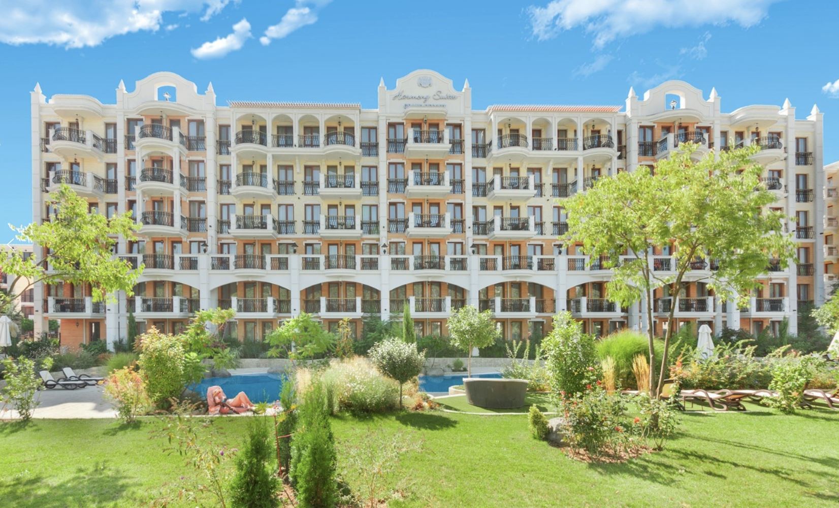 One-Bedroom Apartment in a Luxury Complex in Sunny Beach with Impressive Swimming Pools and Relaxation Areas