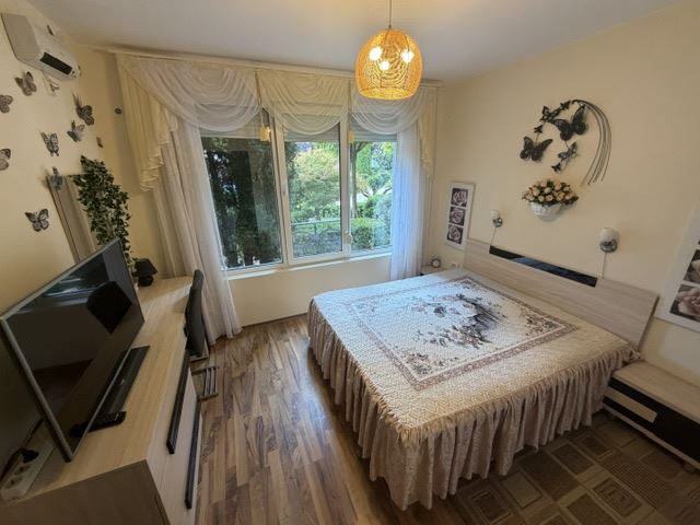 Spacious Three-Bedroom Apartment Close to the Sea with Excellent Complex Facilities