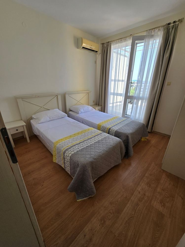 Spacious three room apartment with an excellent location and close proximity to the sea
