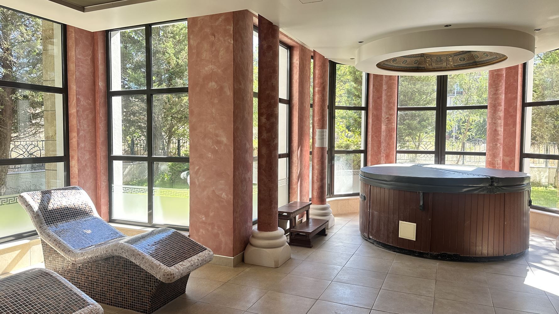 Two-room apartment 100 metres from the beach in Nessebar – tranquillity, greenery and an excellent location