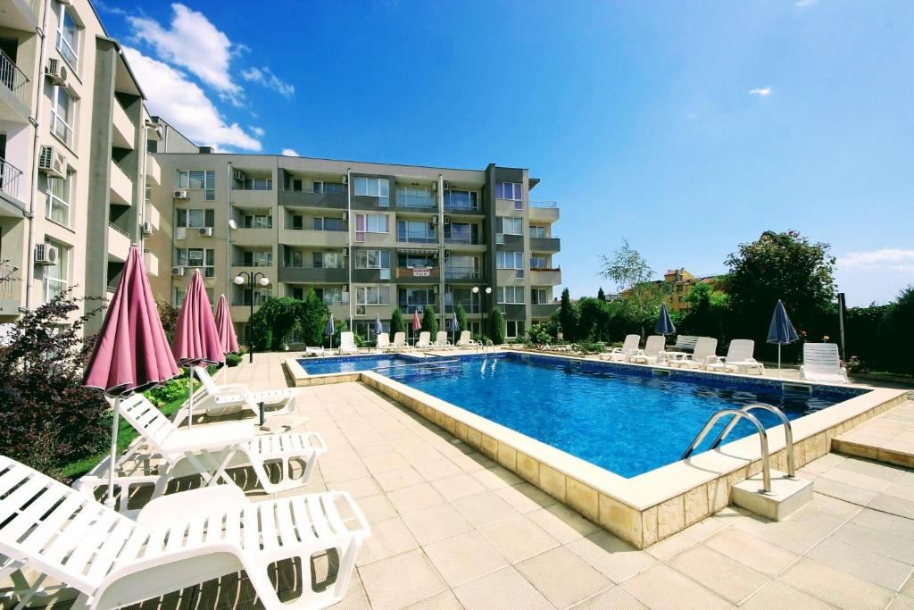 Cozy and fully furnished studio in Sveti Vlas – a perfect home by the sea with a low maintenance fee