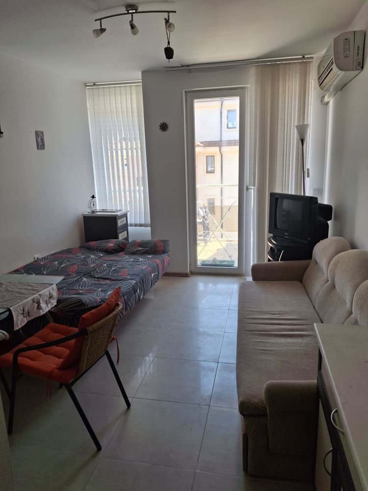 Studio 50 meters from the sea in Ravda, no maintenance fee, in an area suitable for year-round living