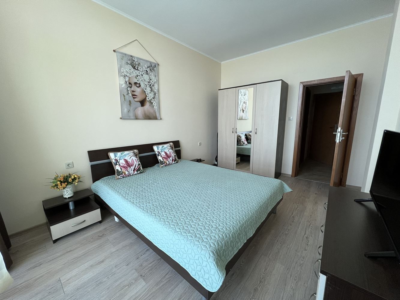 One-bedroom apartment on the first line with sea view in Nessebar, 500 m from the Old Town