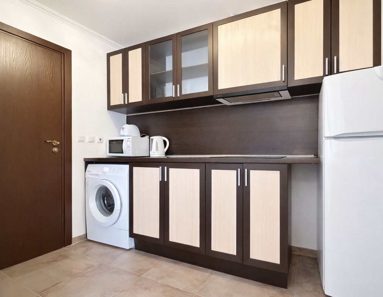 Comfortable One-Bedroom Apartment with Direct Pool Access – Ideal for Living and Investment