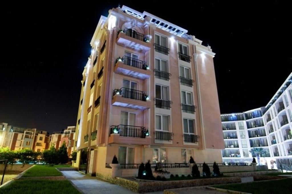 Spacious Studio Apartment with Separate Living Areas in a Prestigious Complex Near Cacao Beach in Sunny Beach