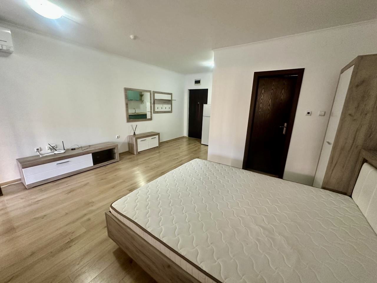 Spacious ground-floor studio with large terrace and potential for a one-bedroom apartment – security and comfort in Nessebar